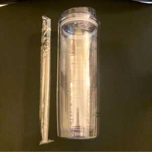 BEVERAGE TUMBLER For Cold Drinks Plastic 240z, BPA free, w straw & closing valve
